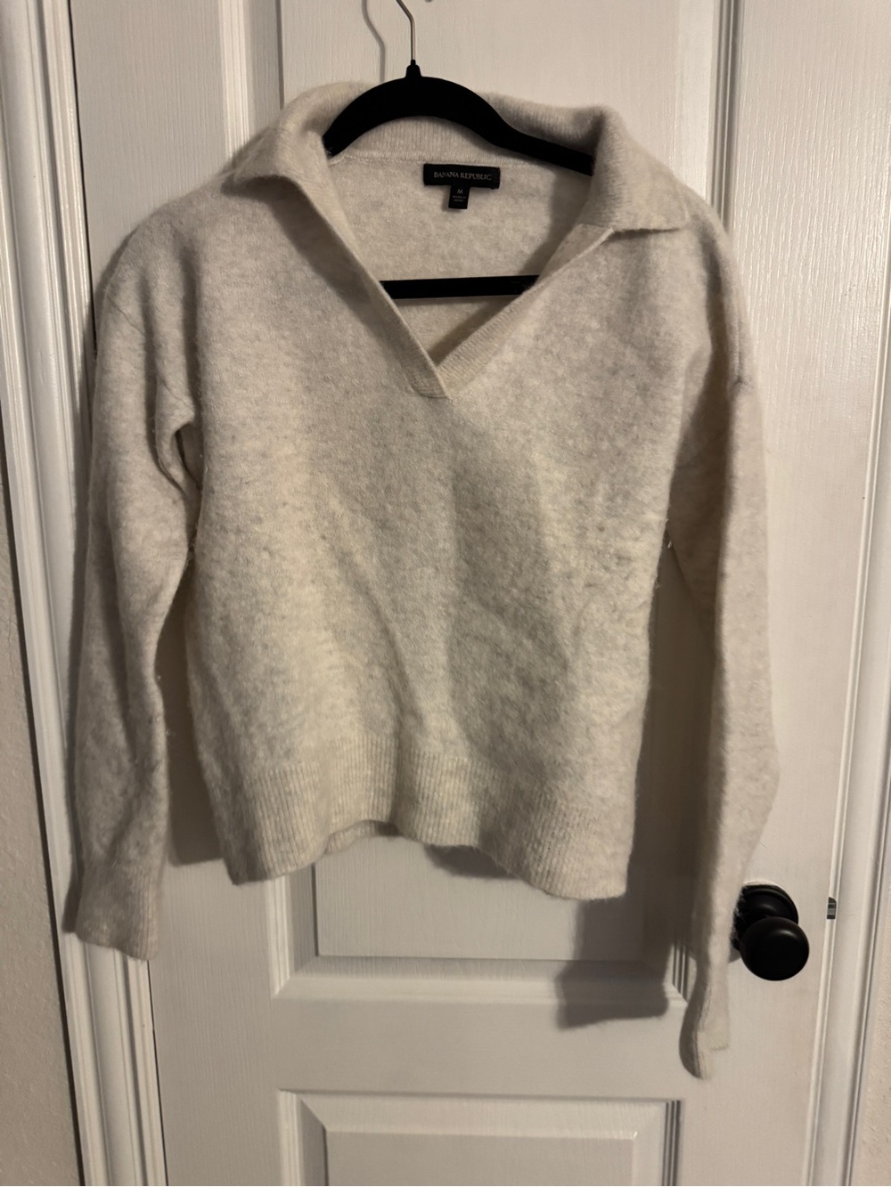Banana Republic Cream V-Neck Collared Lightweight Sweater